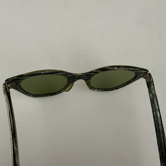 Vintage Unbranded Sunglasses 1950\'s Green Glass Lenses Cat Eye Reto Teal Gold
